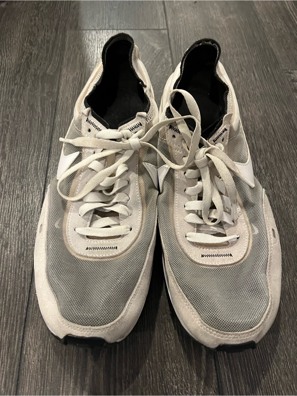 NIKE Men's Athletic Shoes White and Gray ORIG $99+! DEAL!